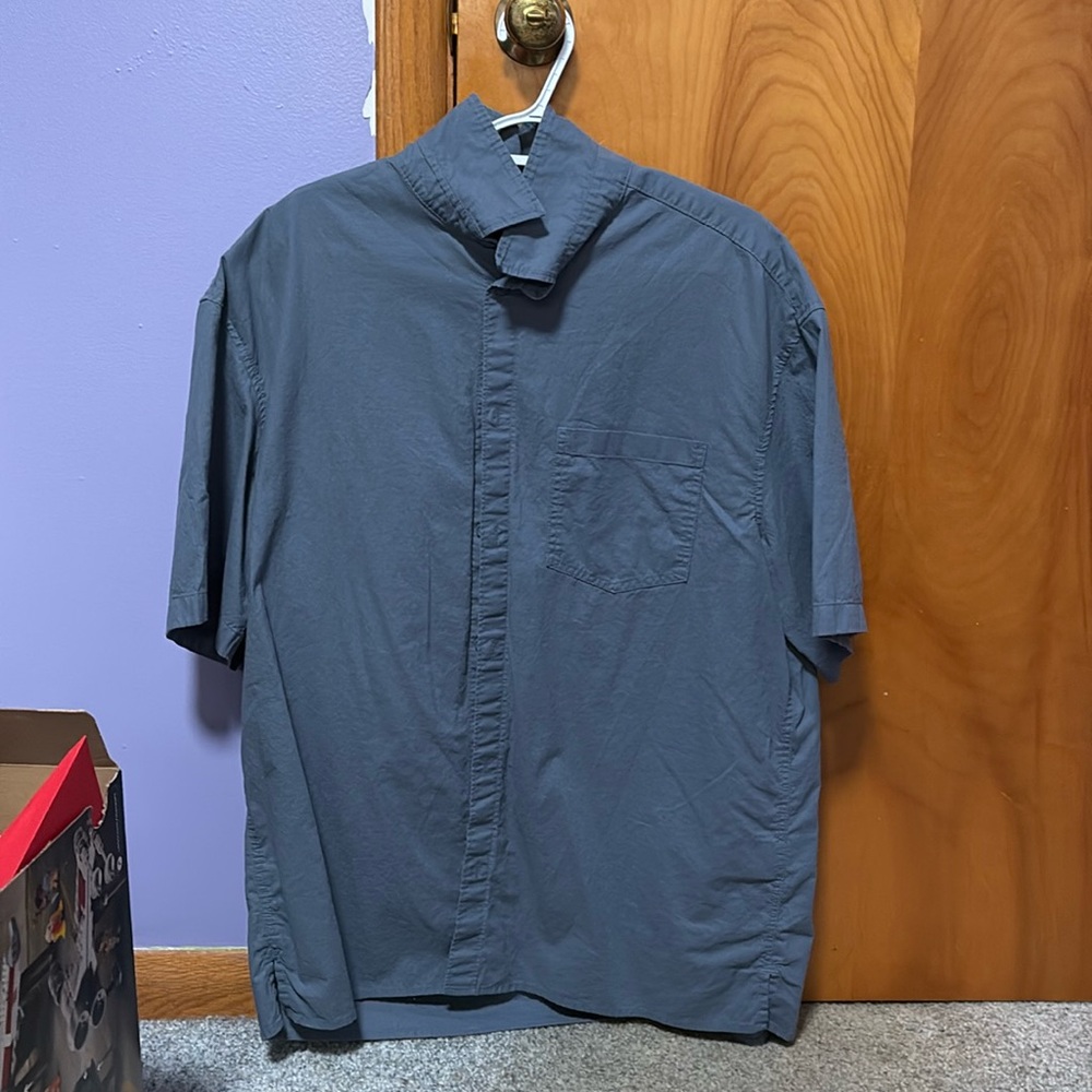 Men’s H&M relaxed fit button up with all buttons. US large
